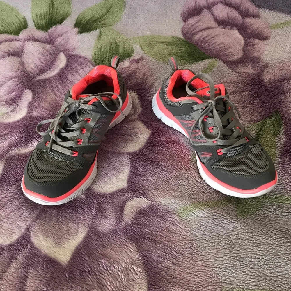 Skechers Women’s Spring Fever Sneaker Style 11727 - Picture 2 of 11